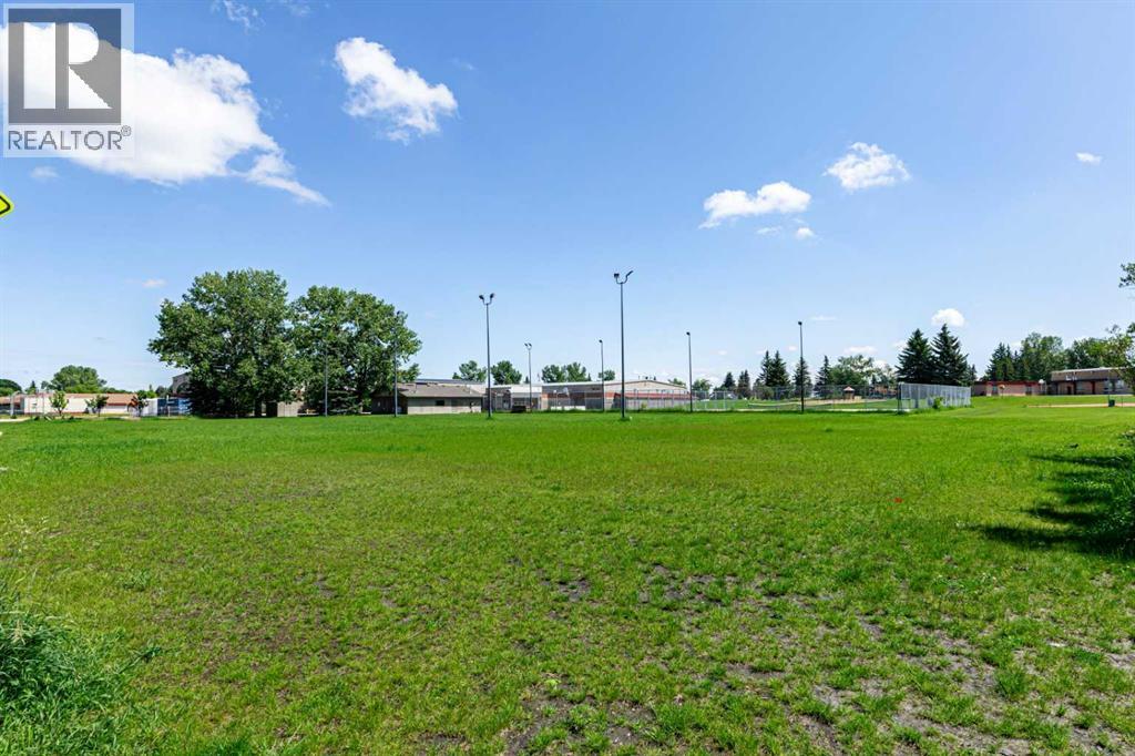 22 McIntosh Avenue - 25