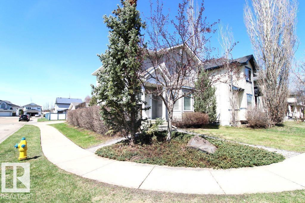 744 88 ST SW - 3