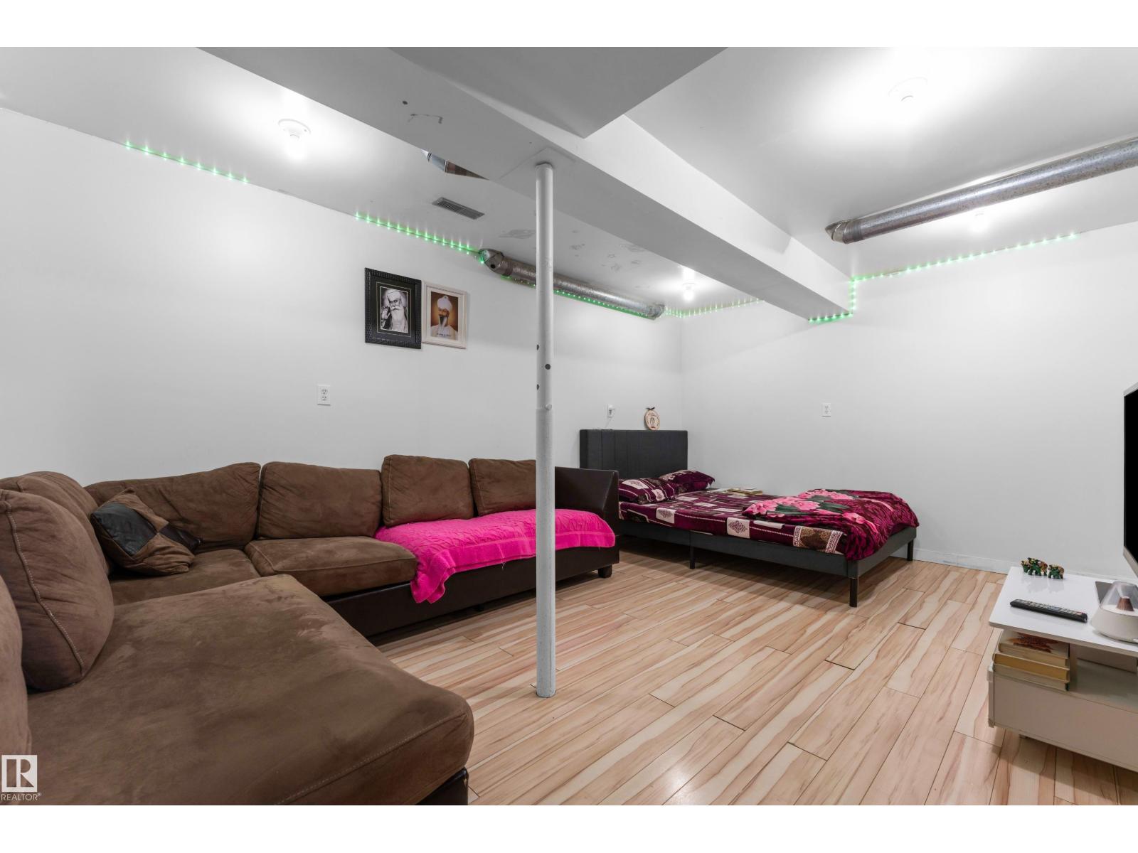 1316 35 ST NW - 30