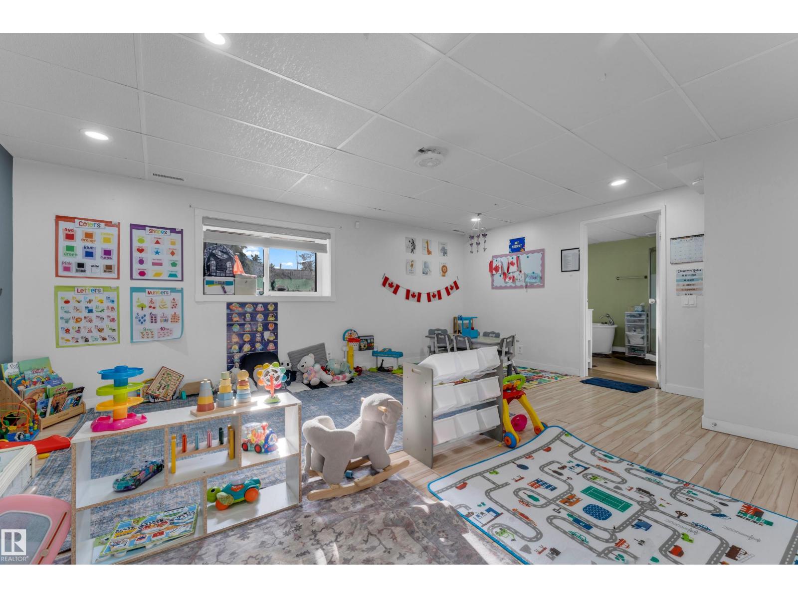 1316 35 ST NW - 25
