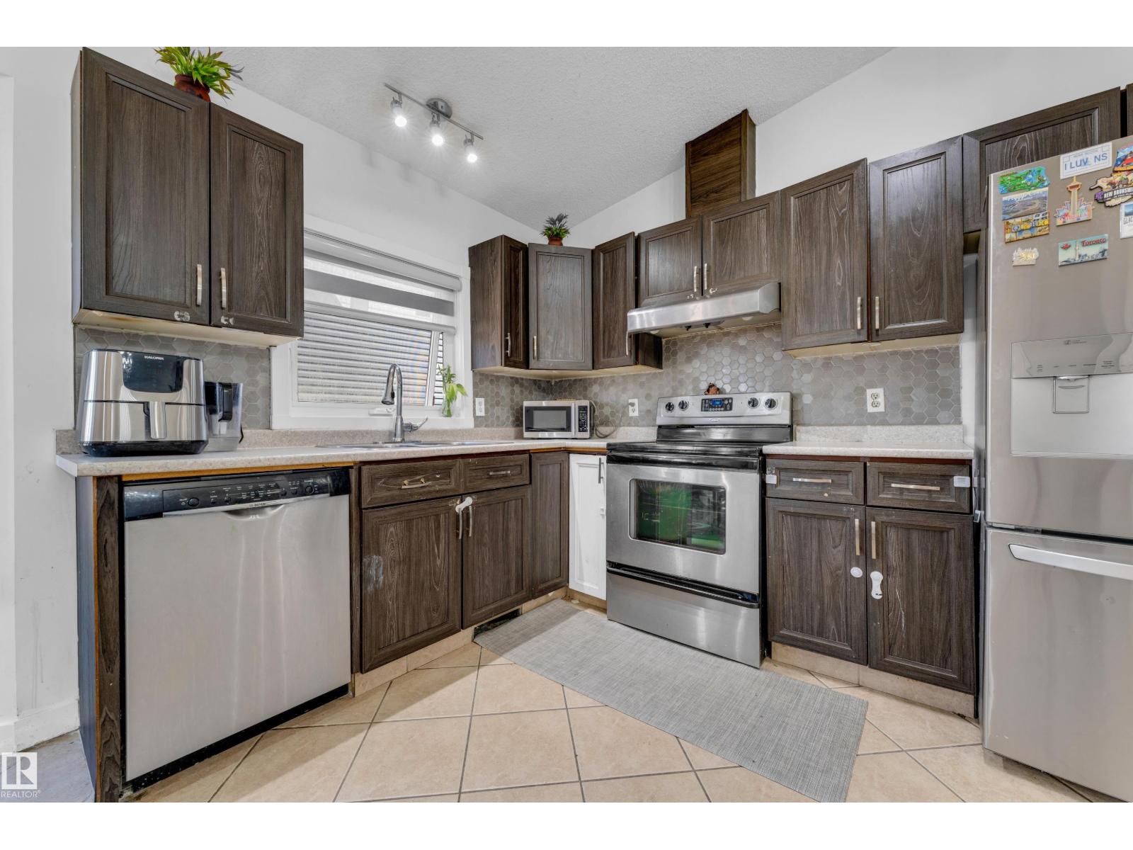 1316 35 ST NW - 14