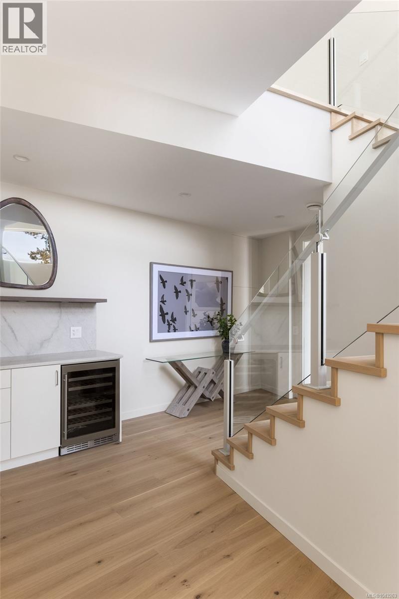 1677 Lands End Rd - 34