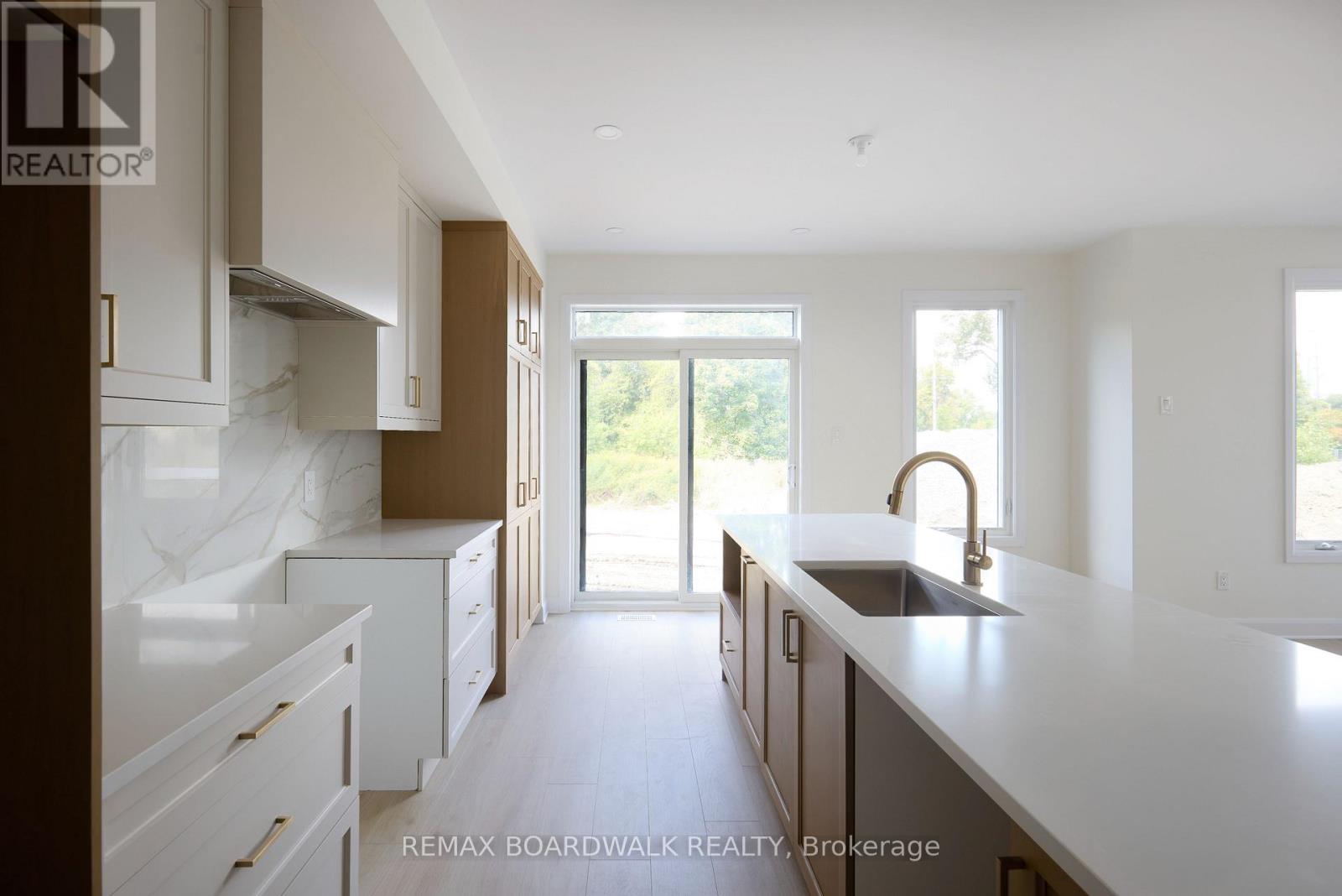 724 KENNY GORDON AVENUE - 16