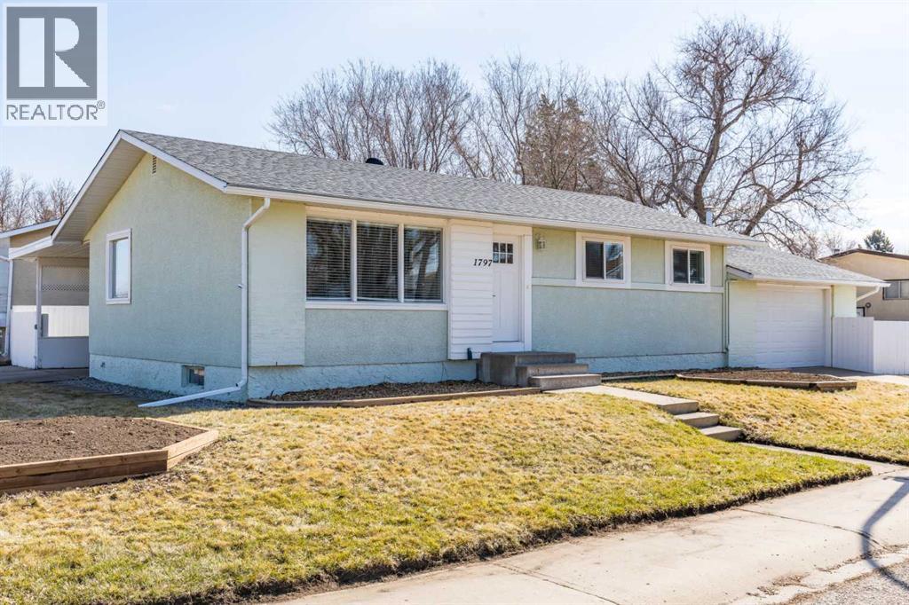 1797 4 Avenue NE - 1