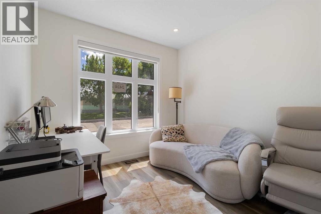 2424 25 Avenue NW - 10