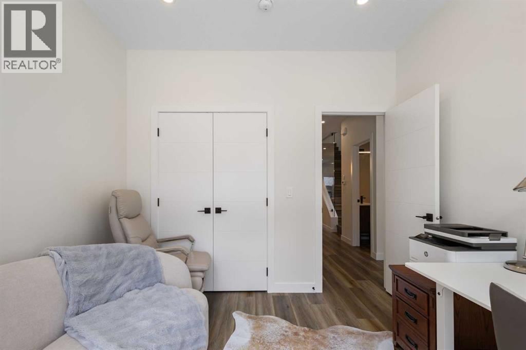 2424 25 Avenue NW - 11