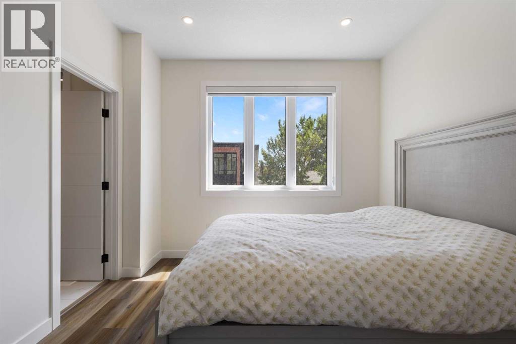 2424 25 Avenue NW - 27