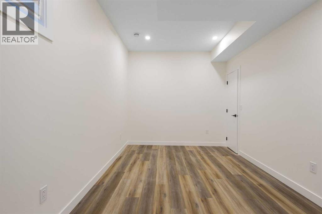 2424 25 Avenue NW - 36