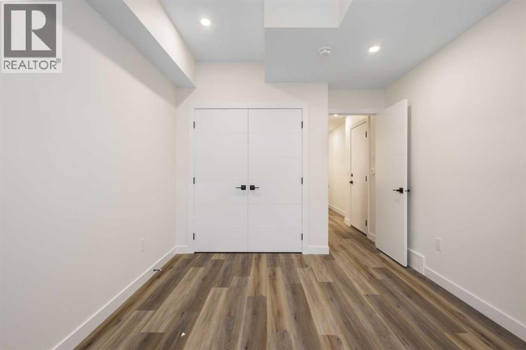 2424 25 Avenue NW - 32