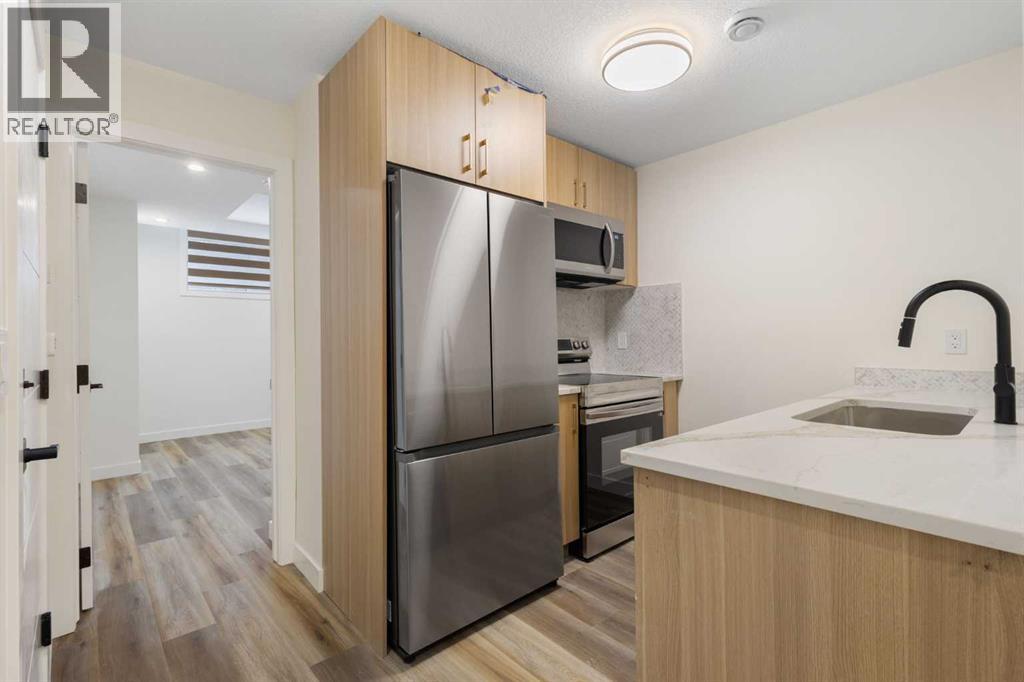 2424 25 Avenue NW - 29