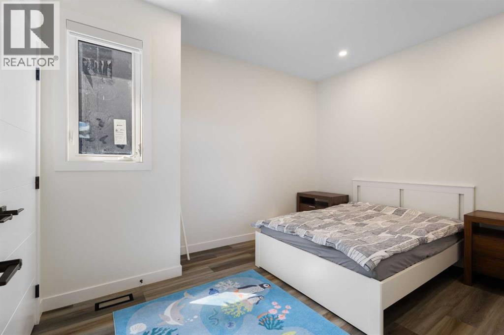 2424 25 Avenue NW - 18