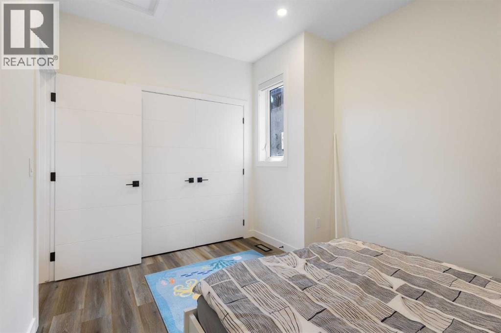 2424 25 Avenue NW - 19