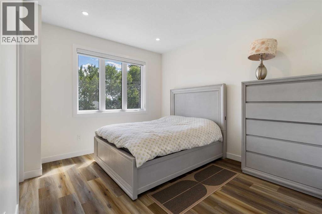 2424 25 Avenue NW - 24