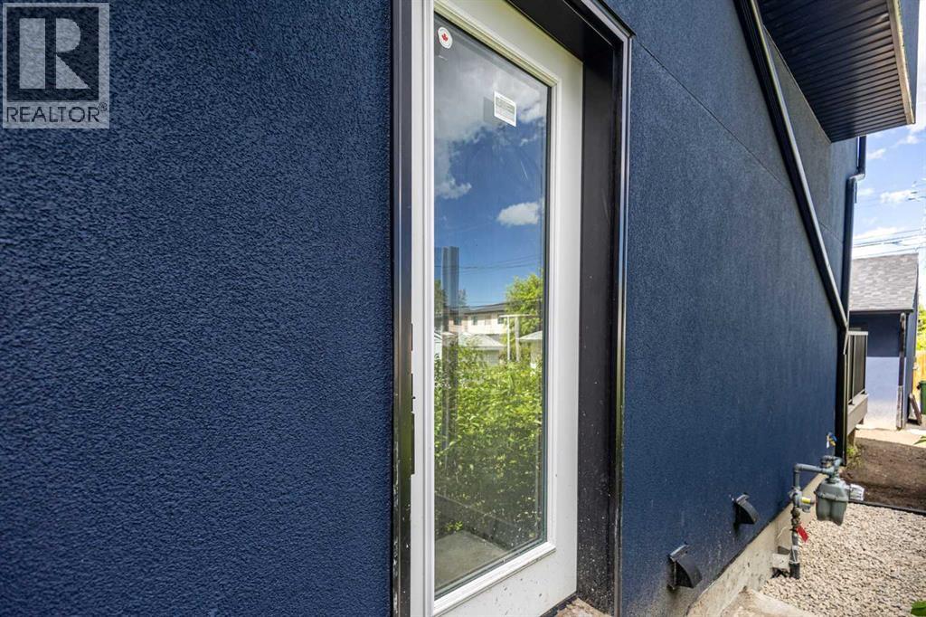 2424 25 Avenue NW - 41