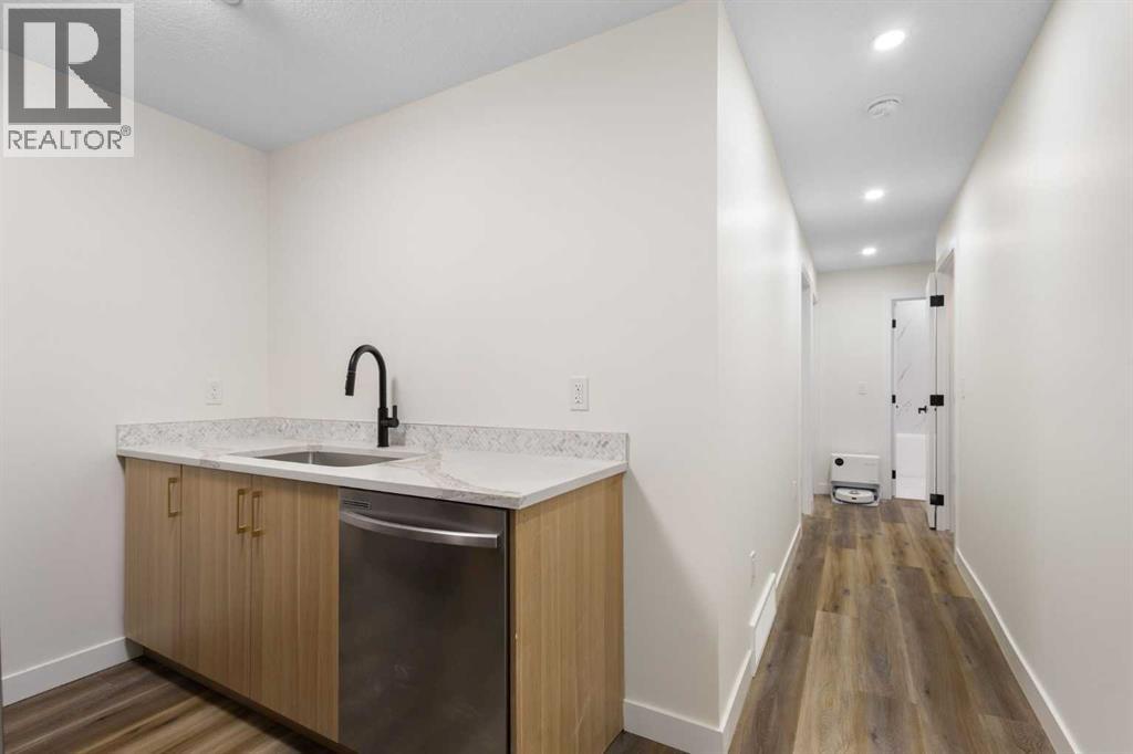 2424 25 Avenue NW - 30