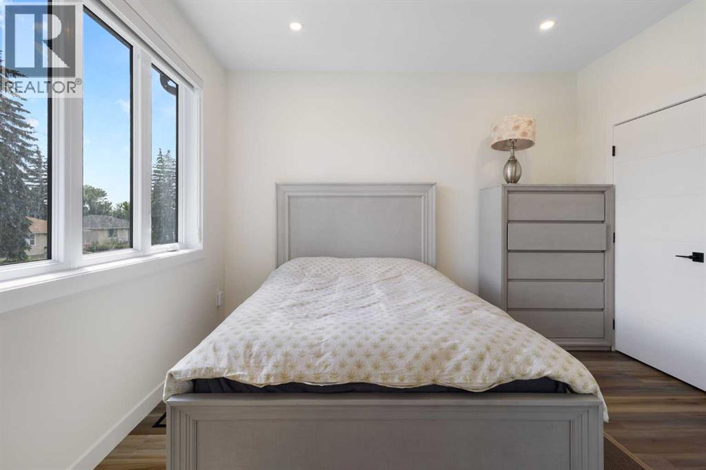 2424 25 Avenue NW - 25