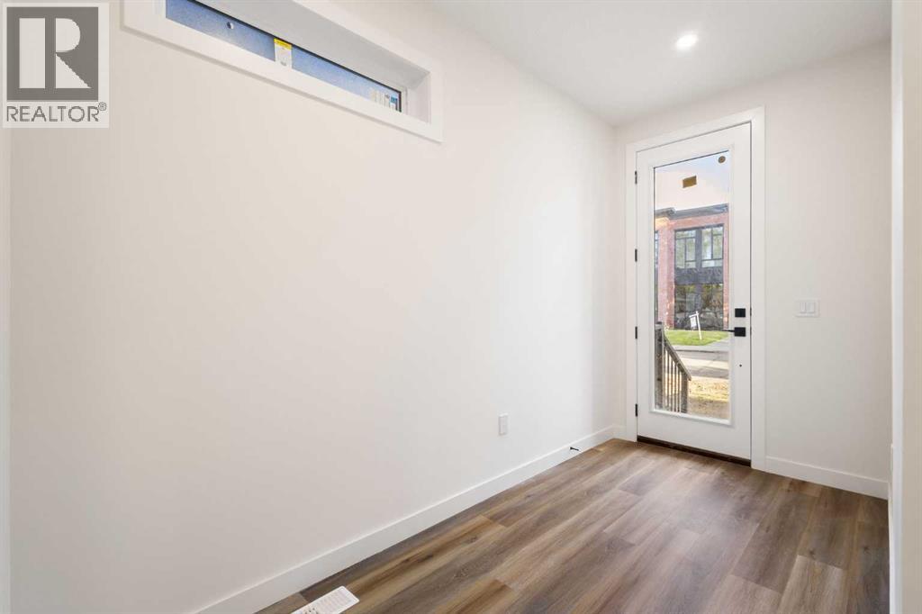 2426 25 Avenue NW - 10