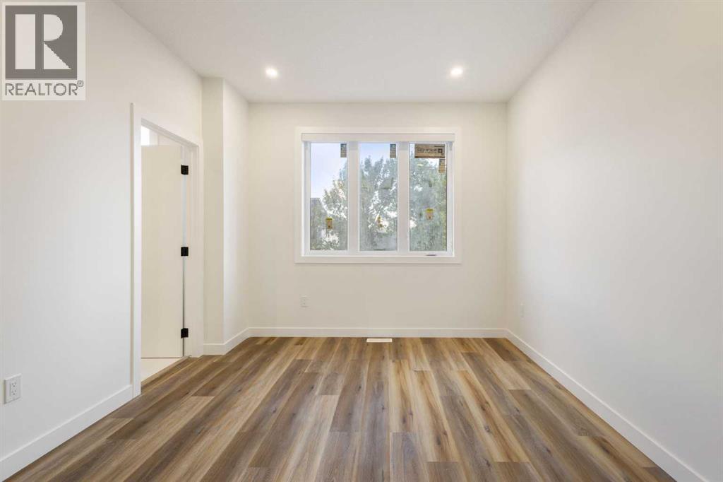 2426 25 Avenue NW - 34