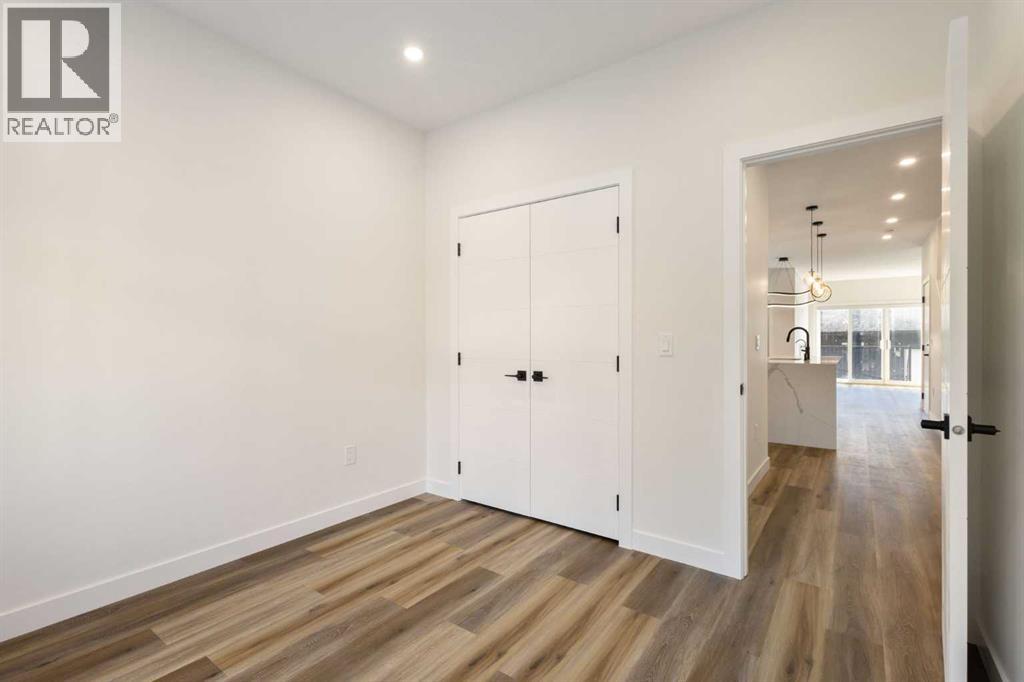2426 25 Avenue NW - 12