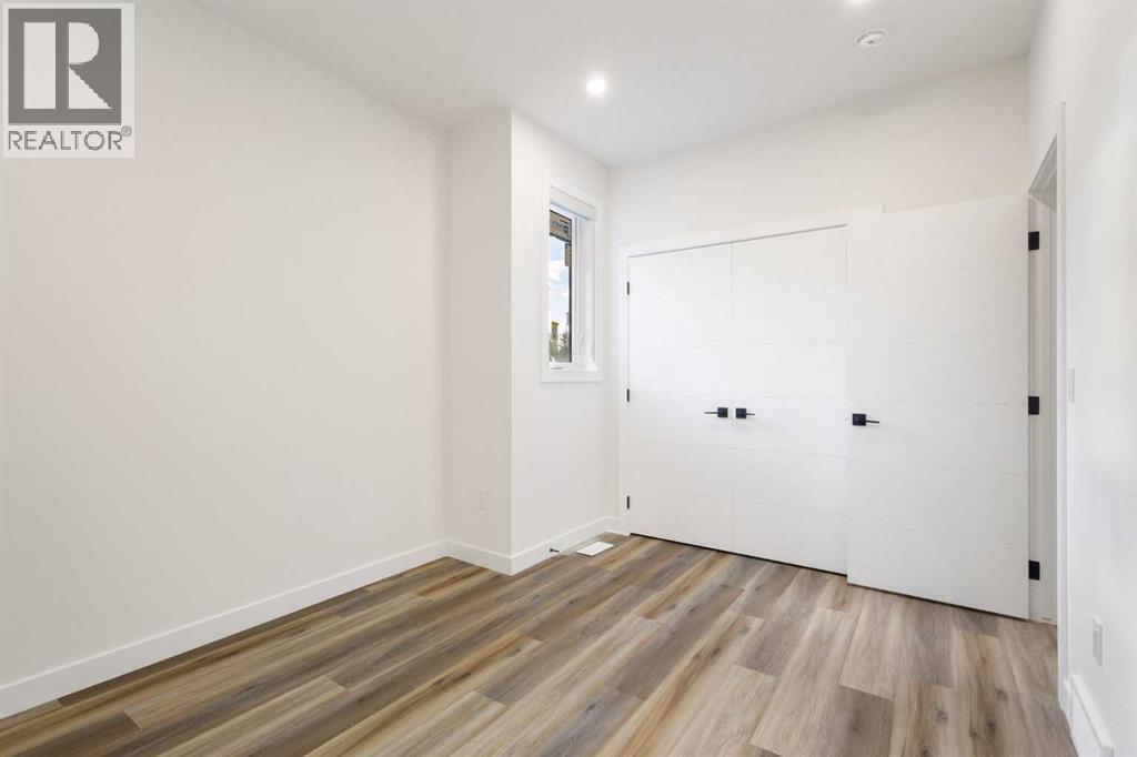 2426 25 Avenue NW - 30
