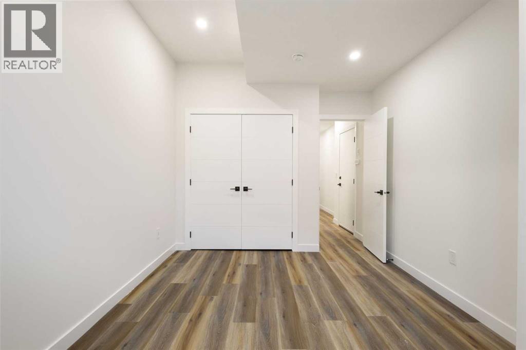 2426 25 Avenue NW - 41