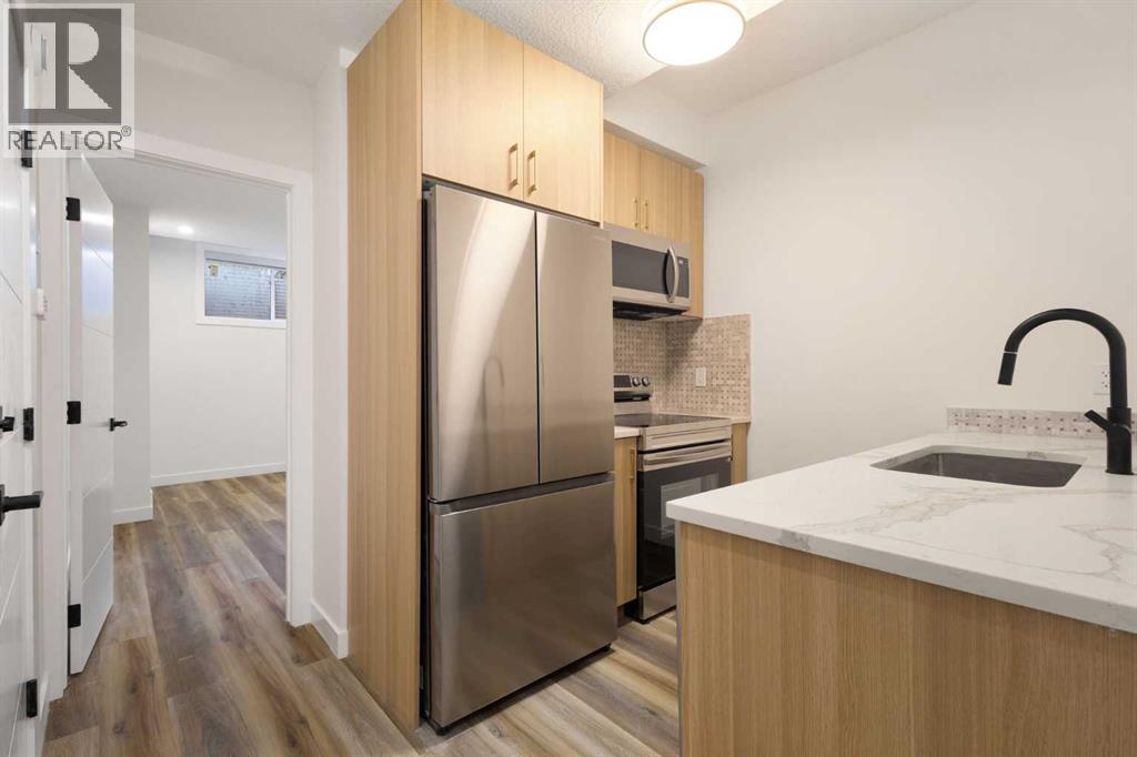 2426 25 Avenue NW - 39
