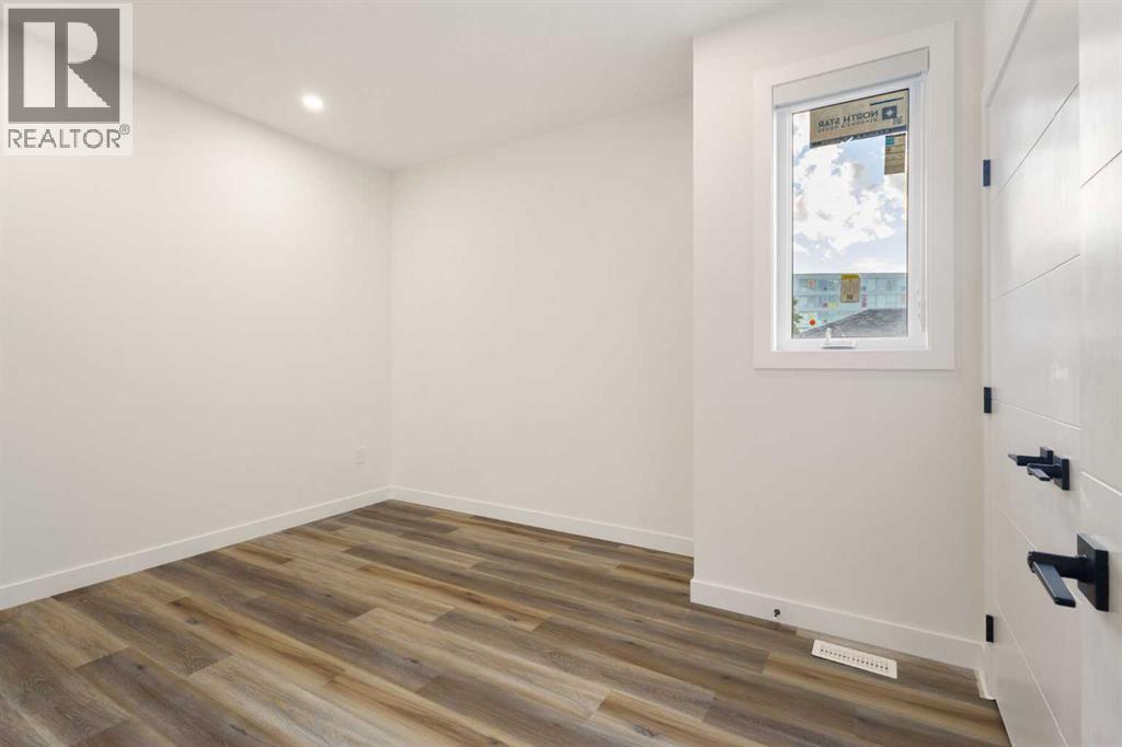 2426 25 Avenue NW - 29