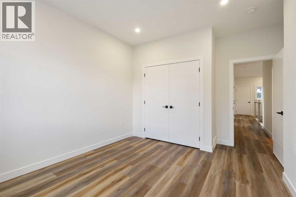 2426 25 Avenue NW - 33