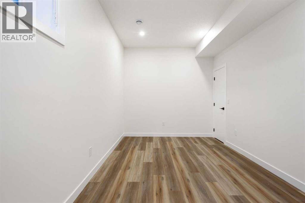2426 25 Avenue NW - 46