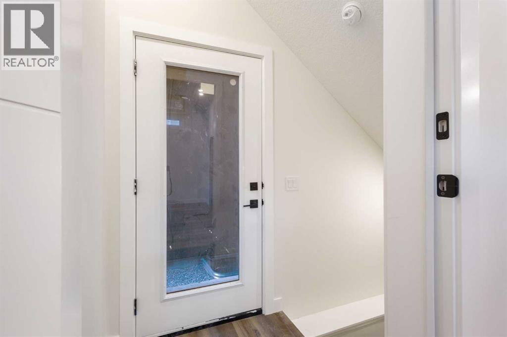 2426 25 Avenue NW - 37