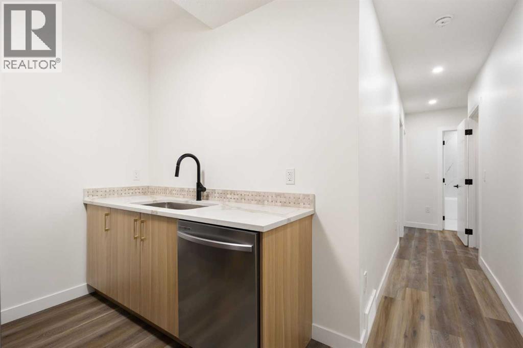 2426 25 Avenue NW - 38