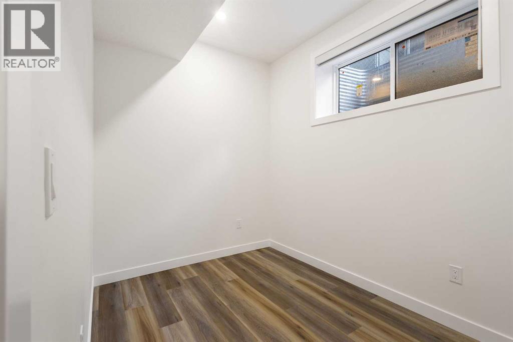 2426 25 Avenue NW - 43