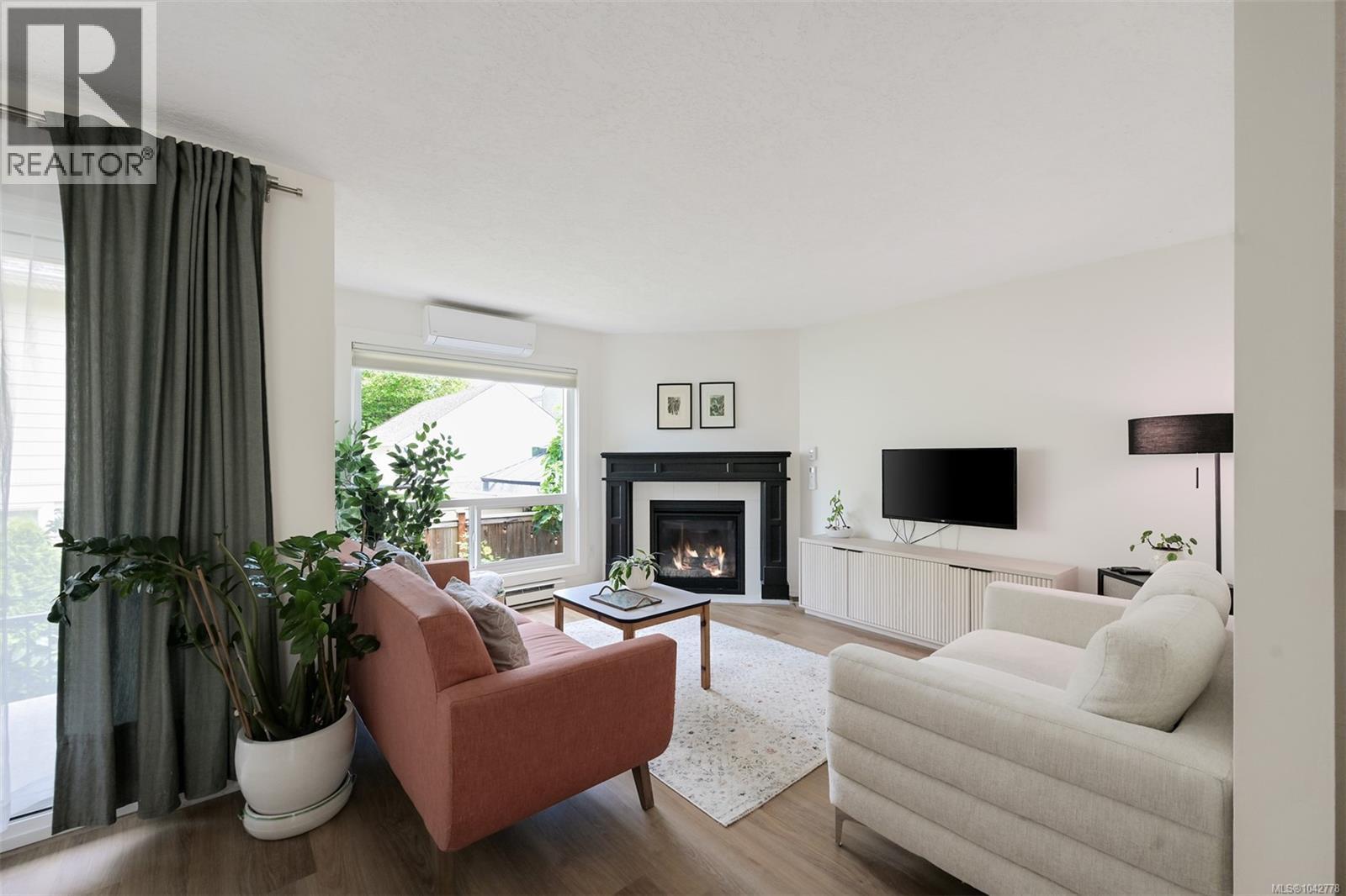7 947 Caledonia Avenue, Victoria