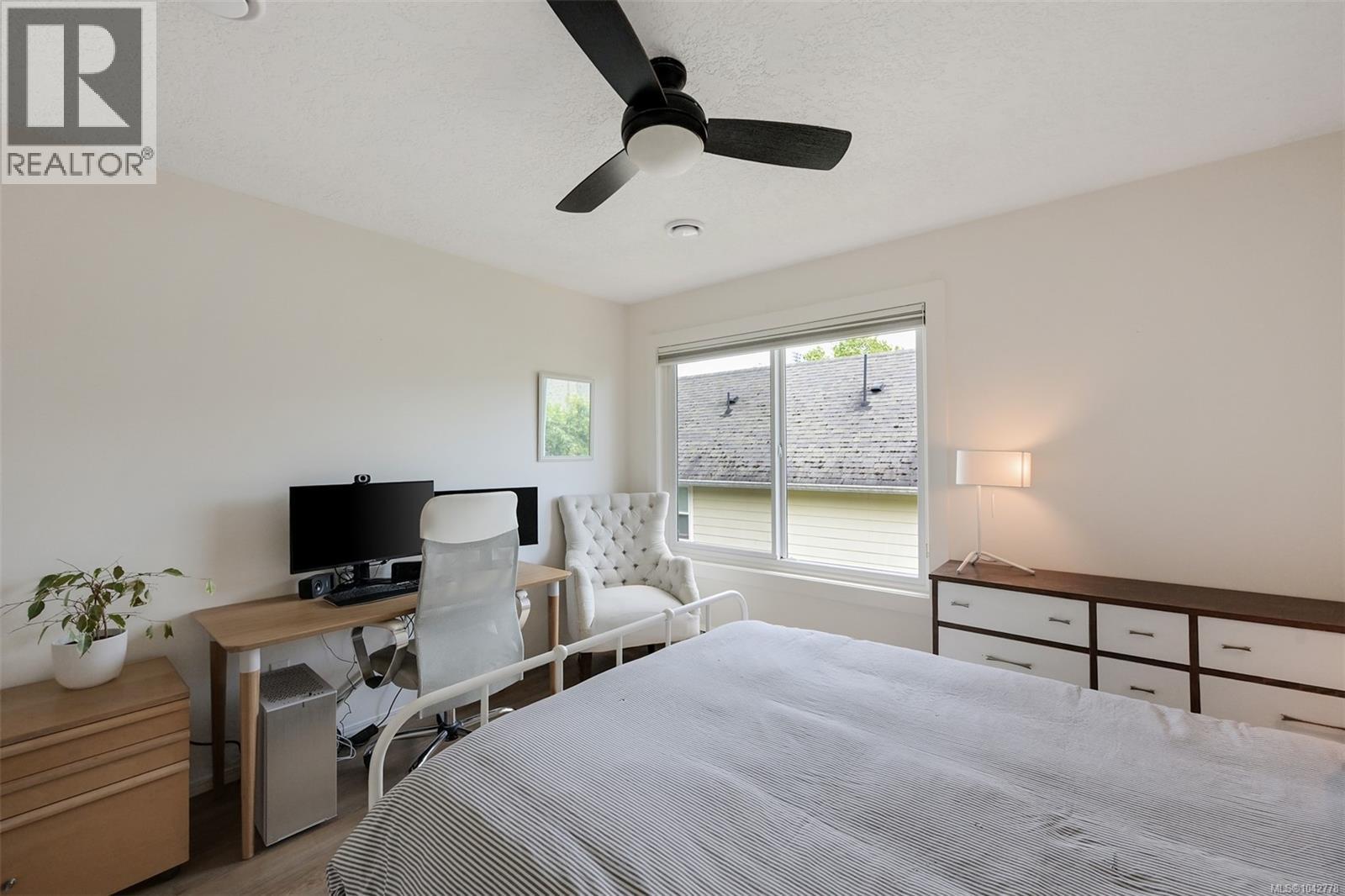 7 947 Caledonia Avenue, Victoria