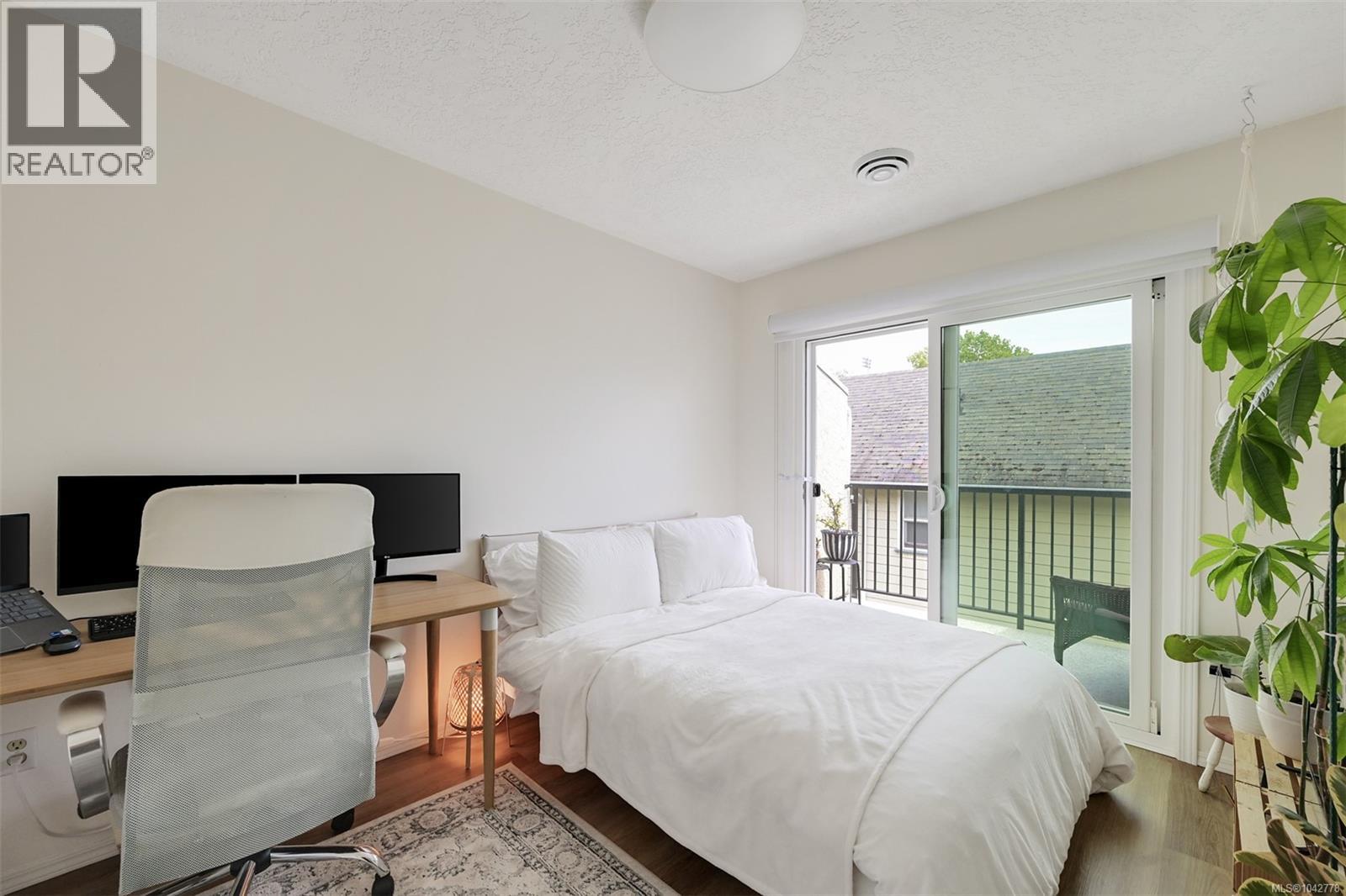 7 947 Caledonia Avenue, Victoria