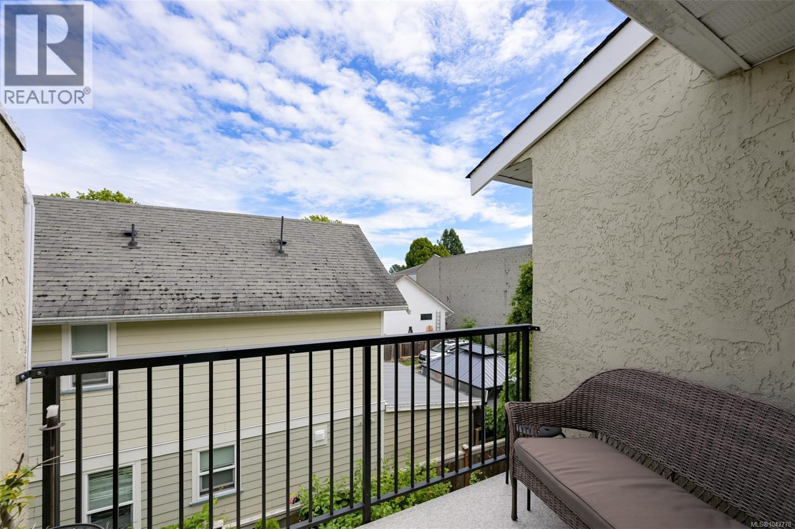 7 947 Caledonia Avenue, Victoria