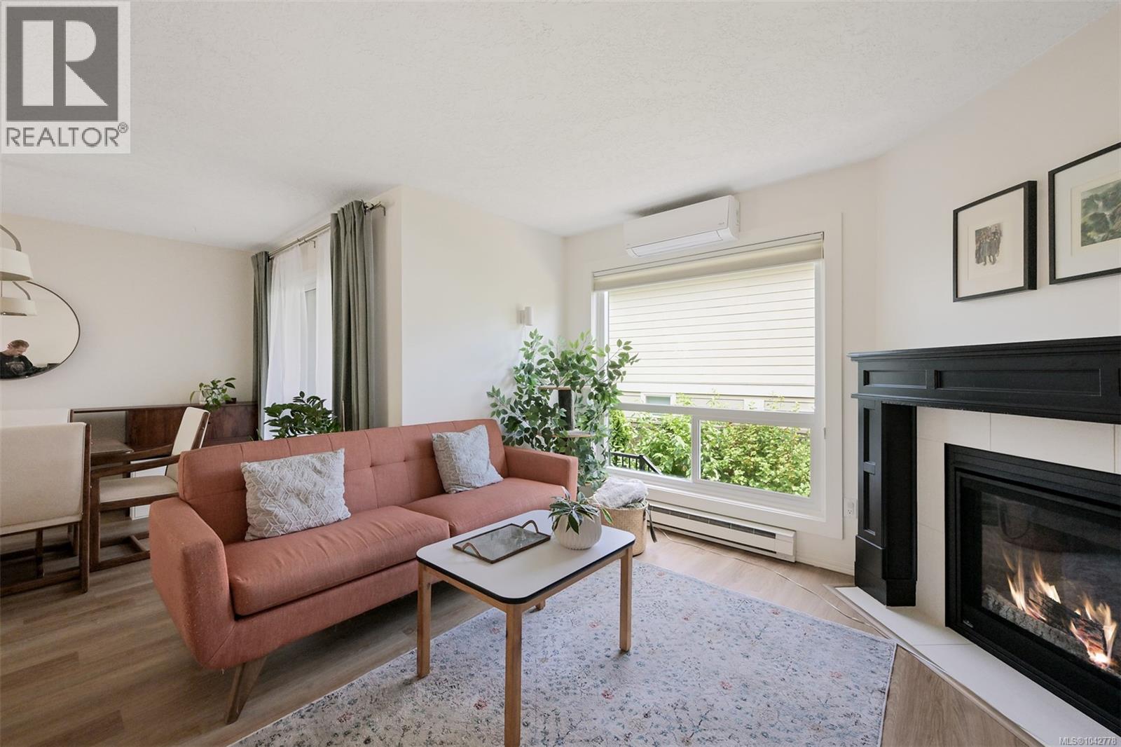 7 947 Caledonia Avenue, Victoria