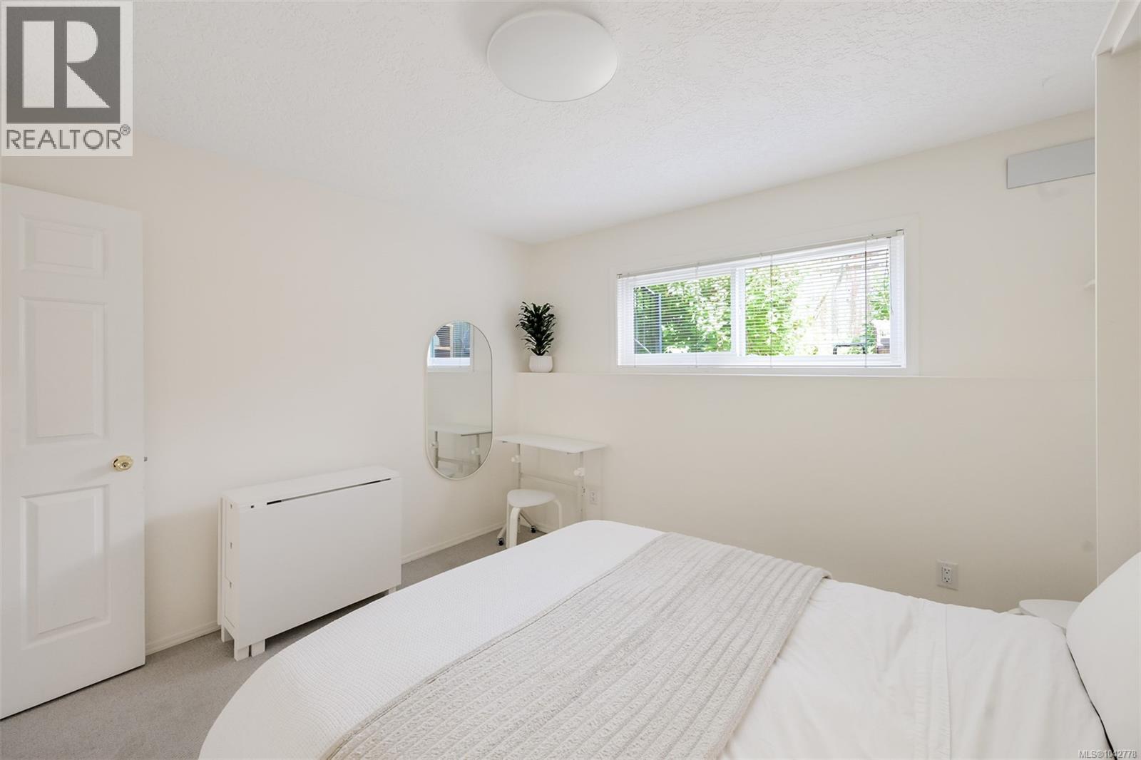 7 947 Caledonia Avenue, Victoria