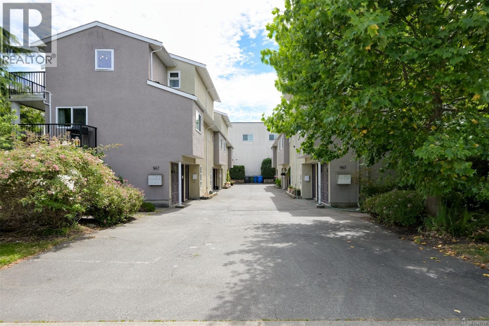 7 947 Caledonia Avenue, Victoria