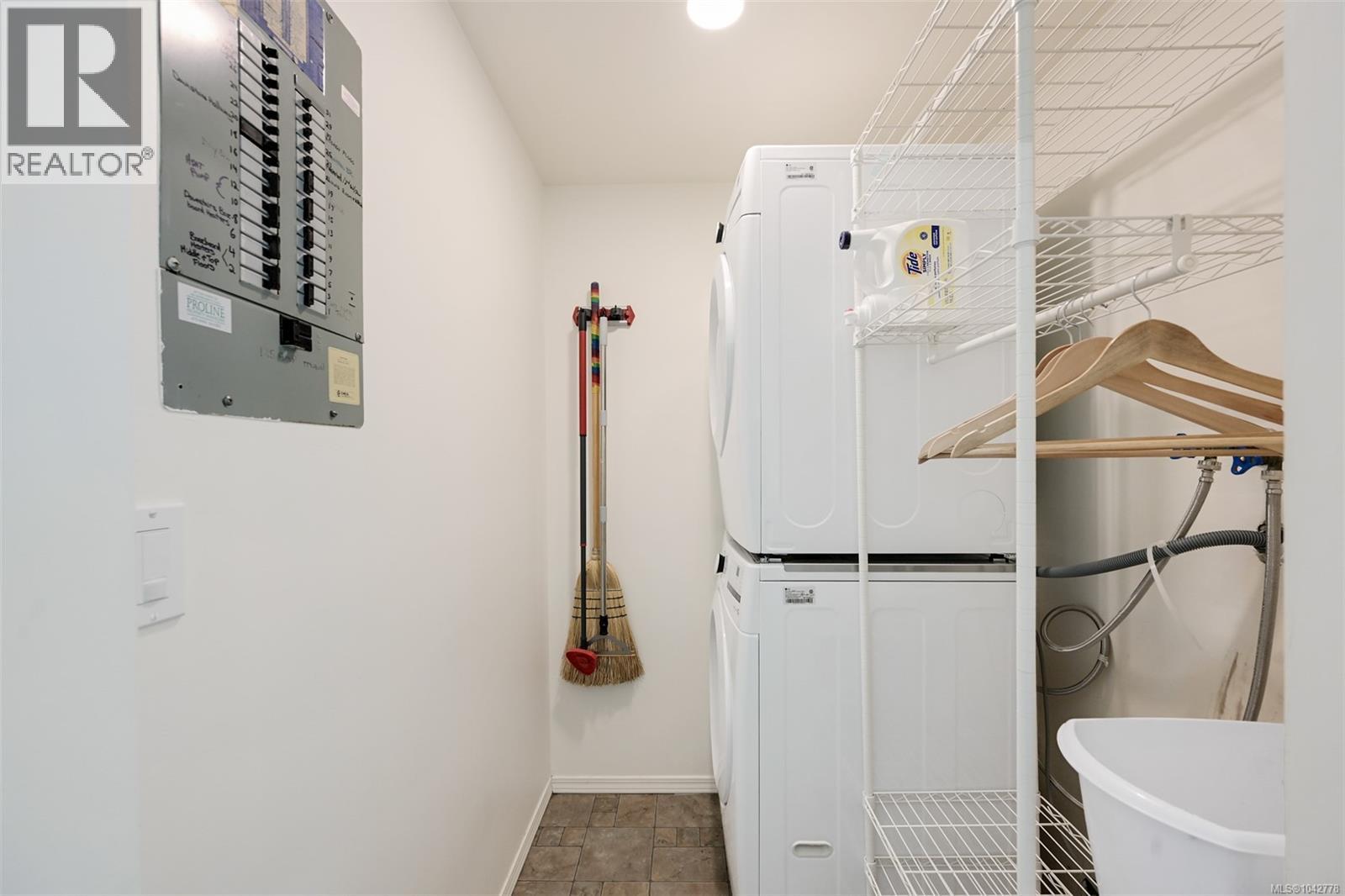 7 947 Caledonia Avenue, Victoria