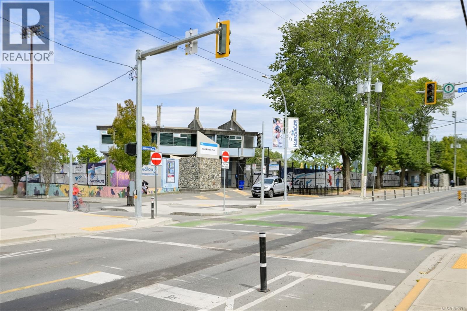 7 947 Caledonia Avenue, Victoria