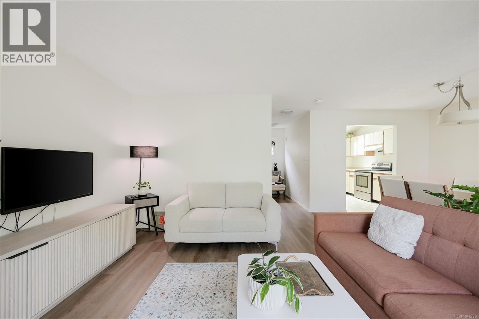 7 947 Caledonia Avenue, Victoria