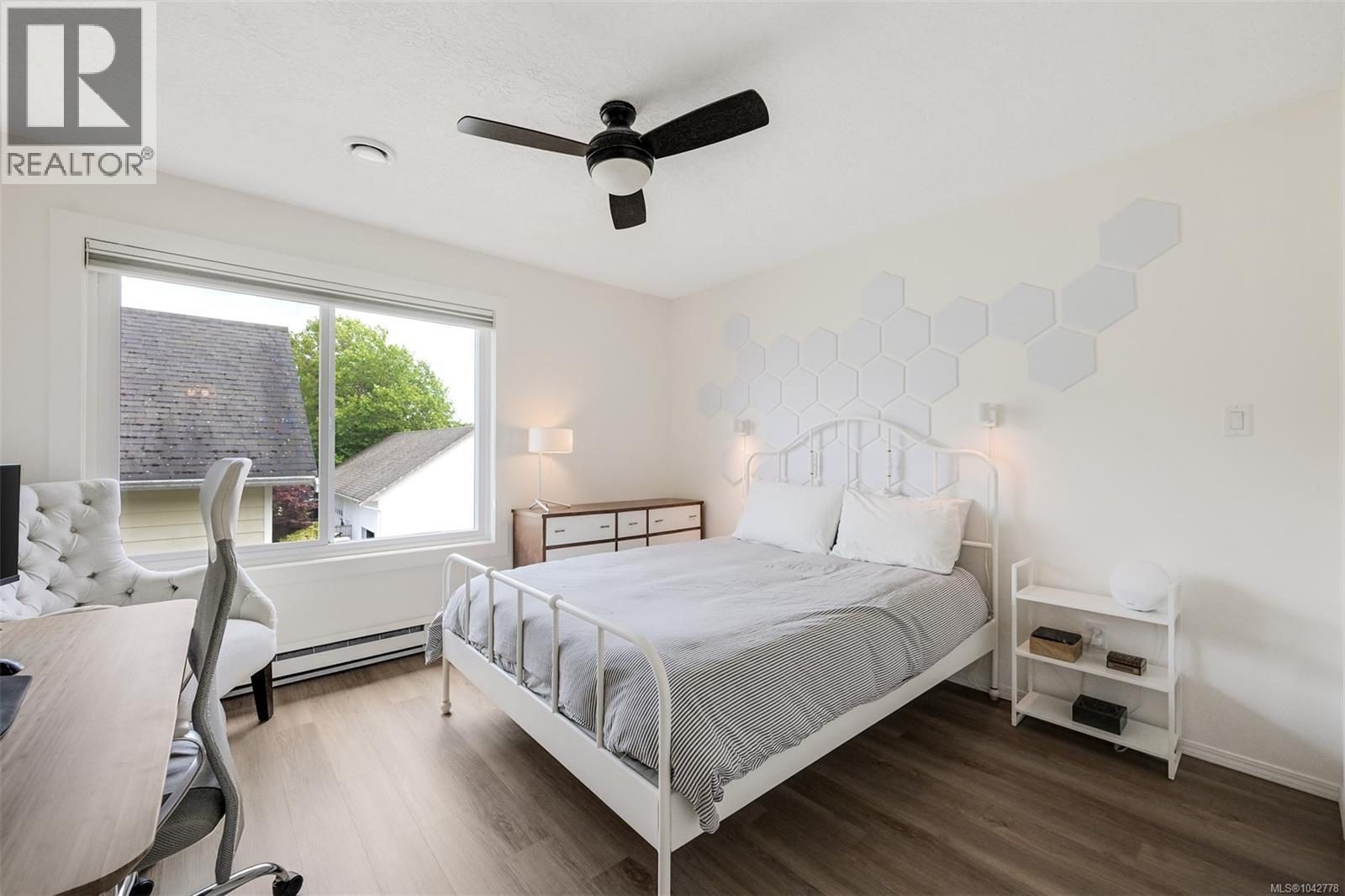 7 947 Caledonia Avenue, Victoria