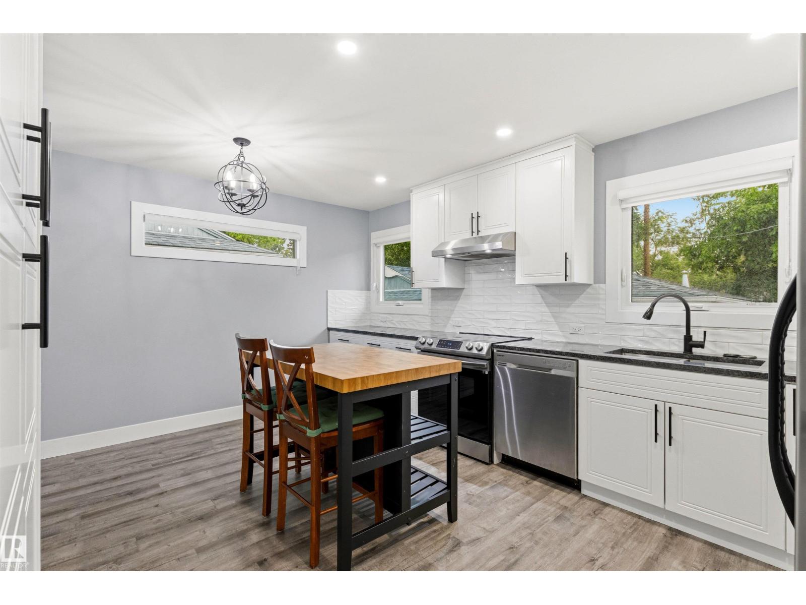 7924 89 AV NW - 10