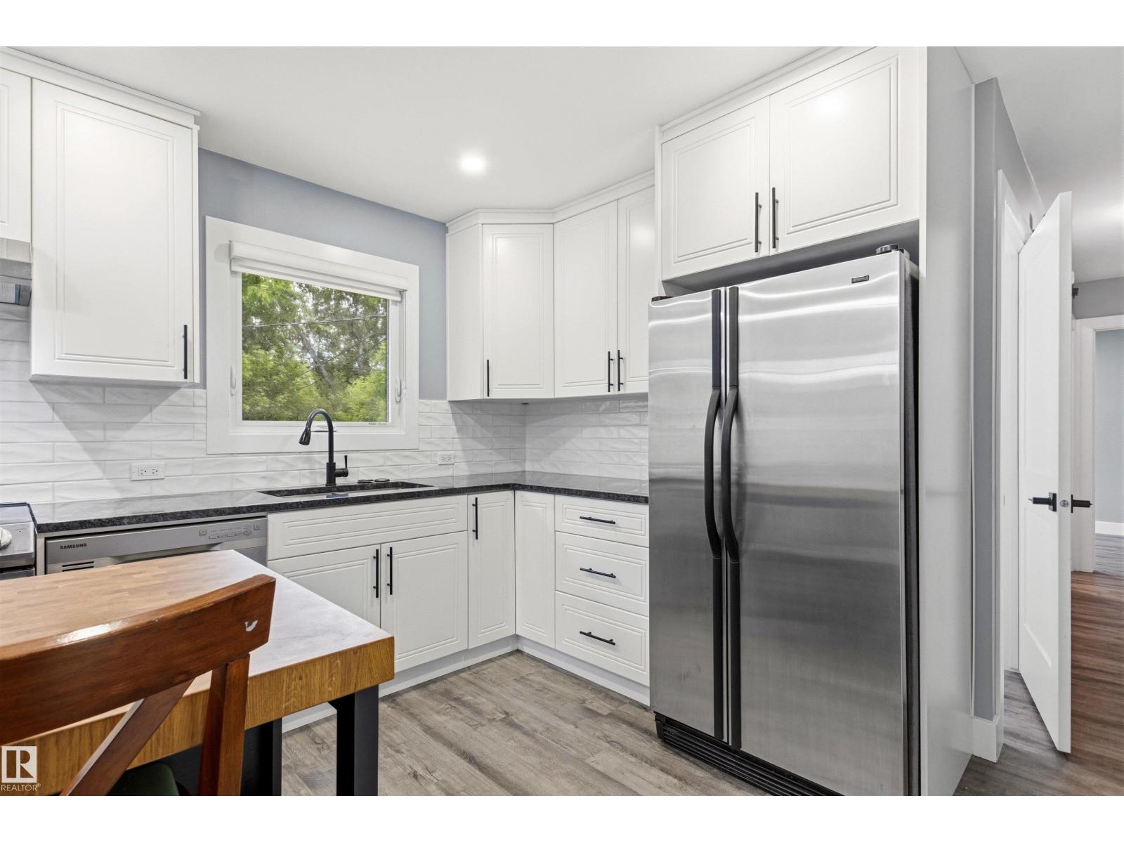 7924 89 AV NW - 11