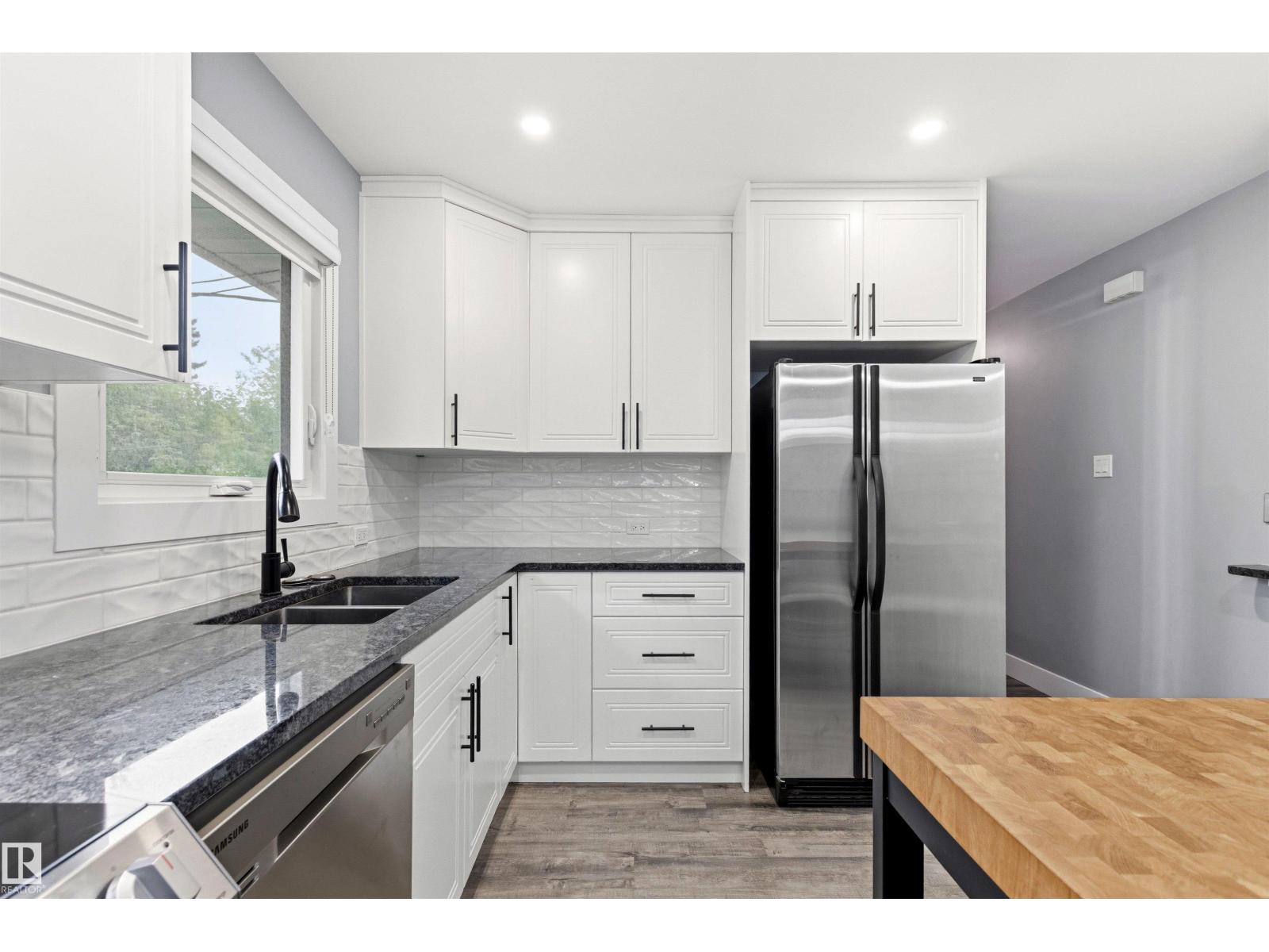 7924 89 AV NW - 14