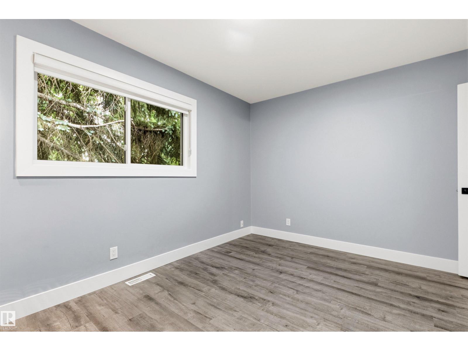 7924 89 AV NW - 21