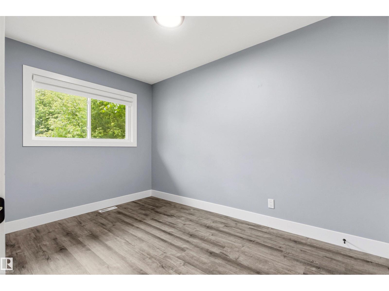 7924 89 AV NW - 23