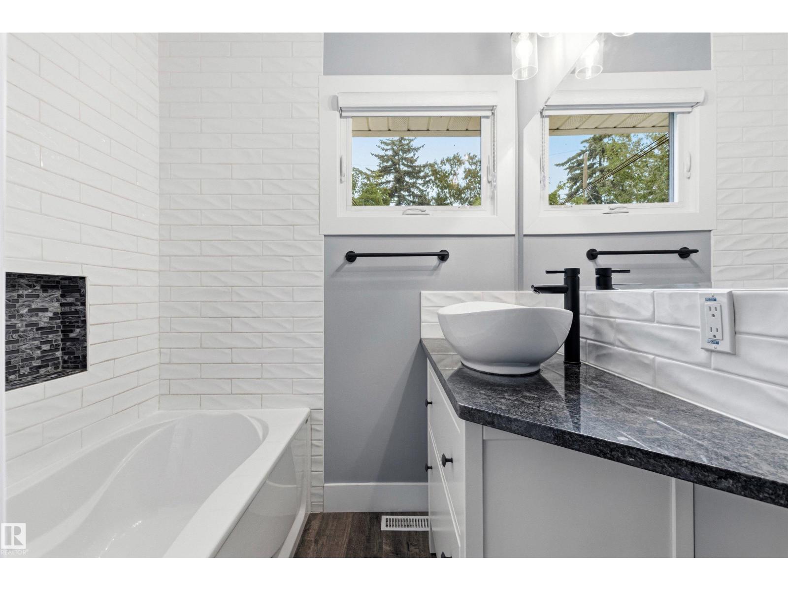 7924 89 AV NW - 25