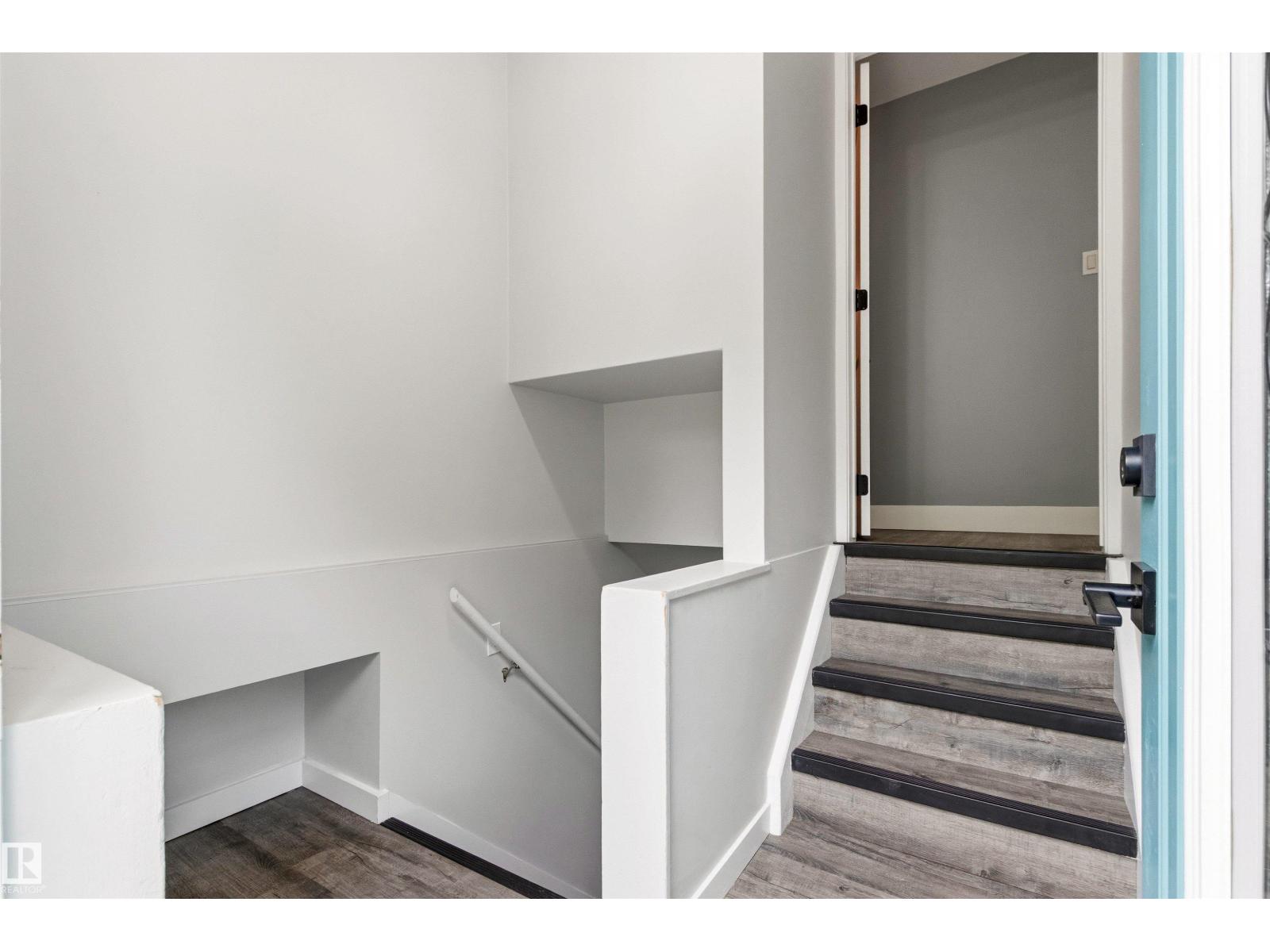 7924 89 AV NW - 29